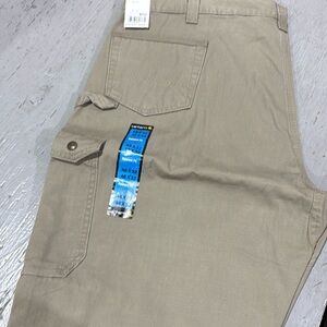 Carhartt Men's Work Pants - Desert Size 46x32

New. Never worn.